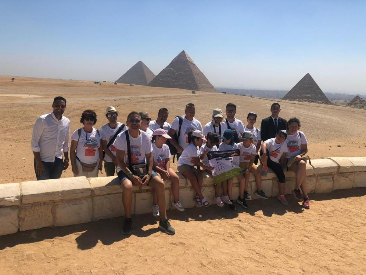 Pyramids And Sphinx Hotel El El Cairo Exterior foto